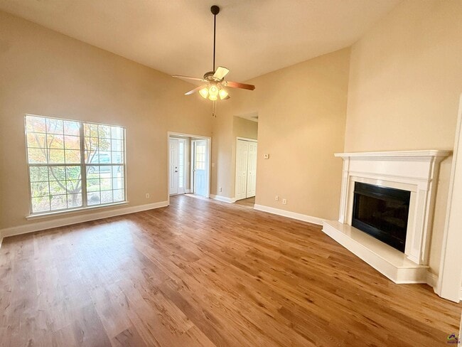 Building Photo - 200 Vining Way