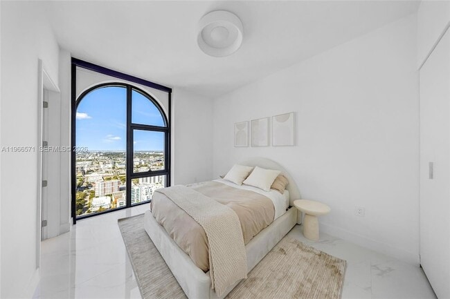 Building Photo - 700 NE 24th St