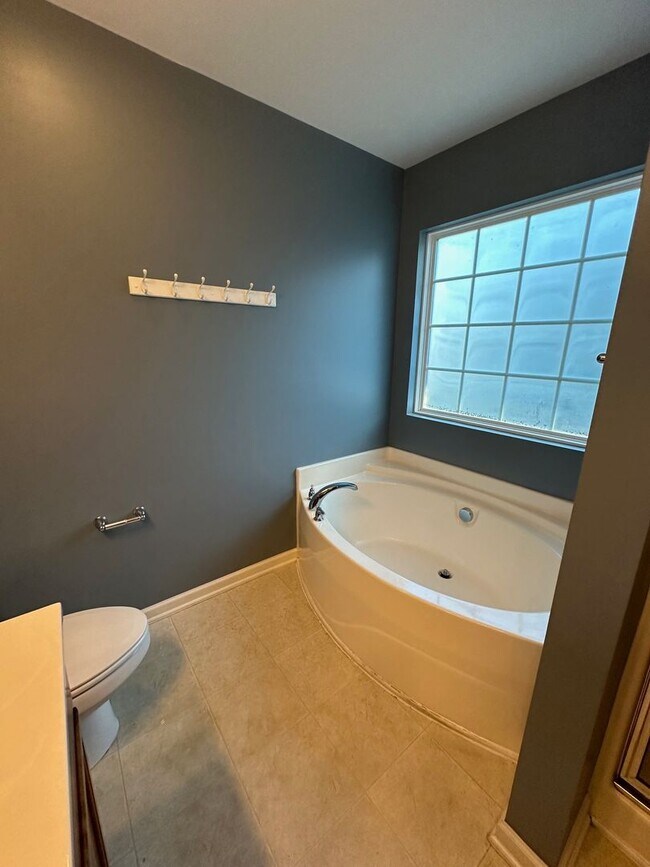 Building Photo - 1203 Castle Pines Dr