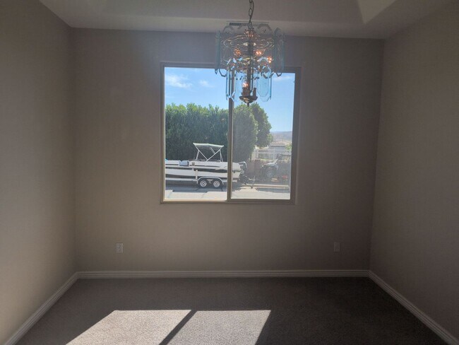 Building Photo - Spacious and Inviting 3-bedroom