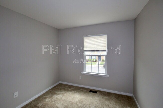 Building Photo - 1502 Stonewall Manor Dr