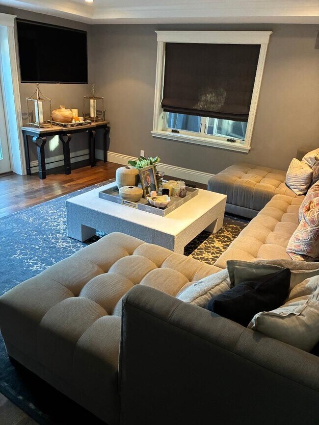 Building Photo - 212 Dwight Rd