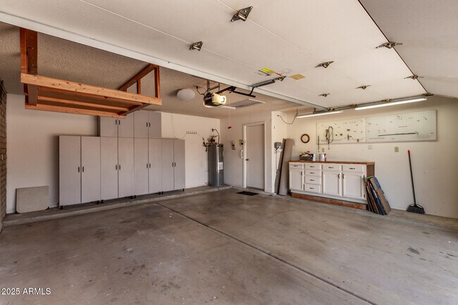 Building Photo - 2637 E Sierra St