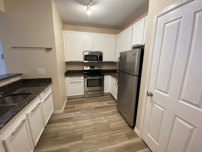 Building Photo - Reunion Two Bedroom Condo with Garage