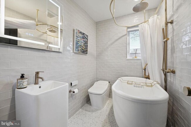 Building Photo - 5543 29th St NW