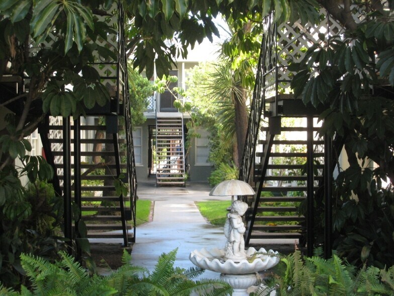 Building Photo - 11933 W Magnolia Blvd