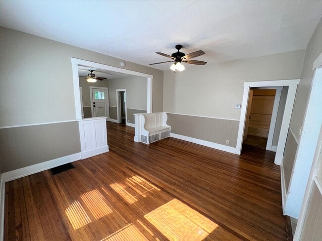 Building Photo - Prime Location 4 Bed House - Leasing 26/27 School Year