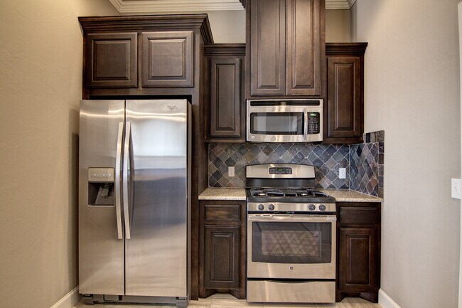 Building Photo - Beautiful Foster Signature Home in Great Location!
