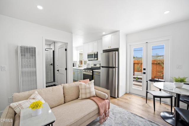 Building Photo - 894 Saratoga St