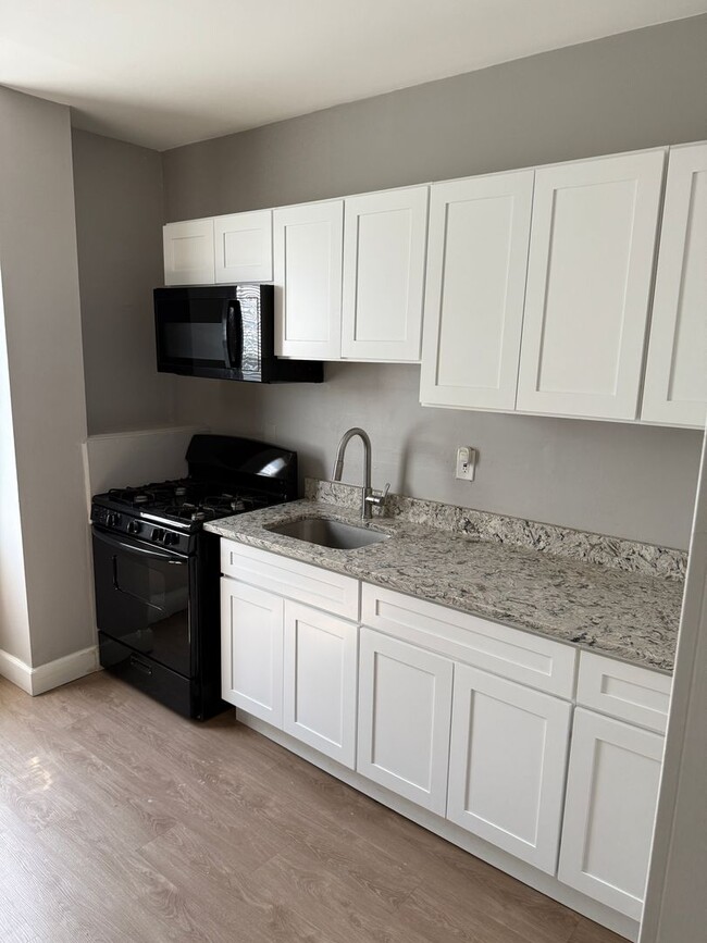 Building Photo - Three-bedroom Home In Baltimore