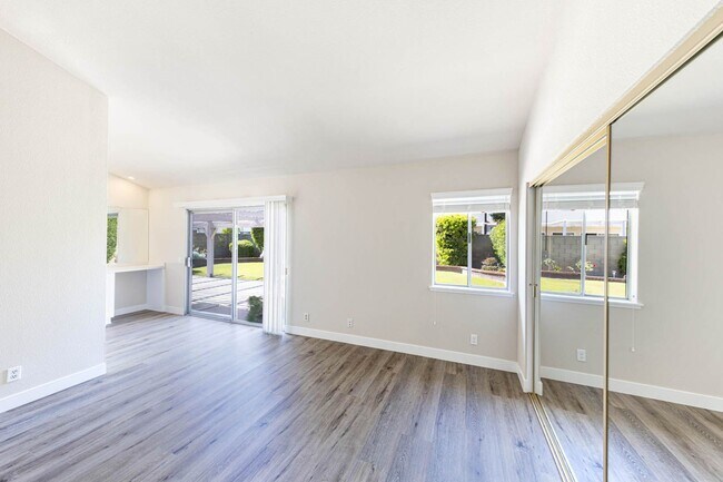 Building Photo - Upgraded 4 bedroom Fountain Valley Home