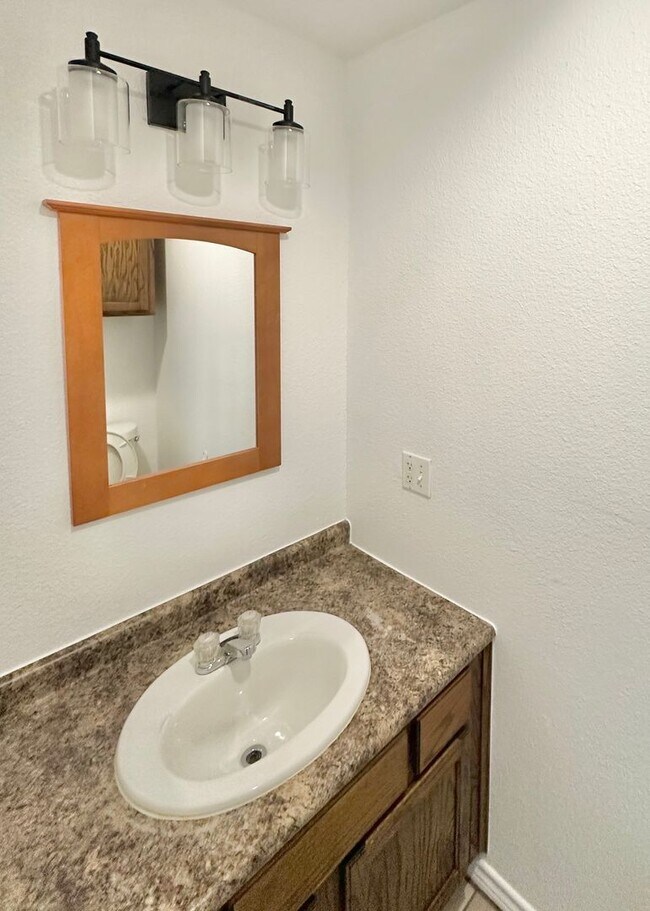 Building Photo - Updated Duplex in Charming Belton Texas!