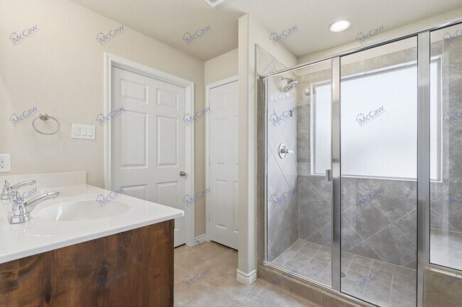 Building Photo - 140 Wilson Cliff Dr