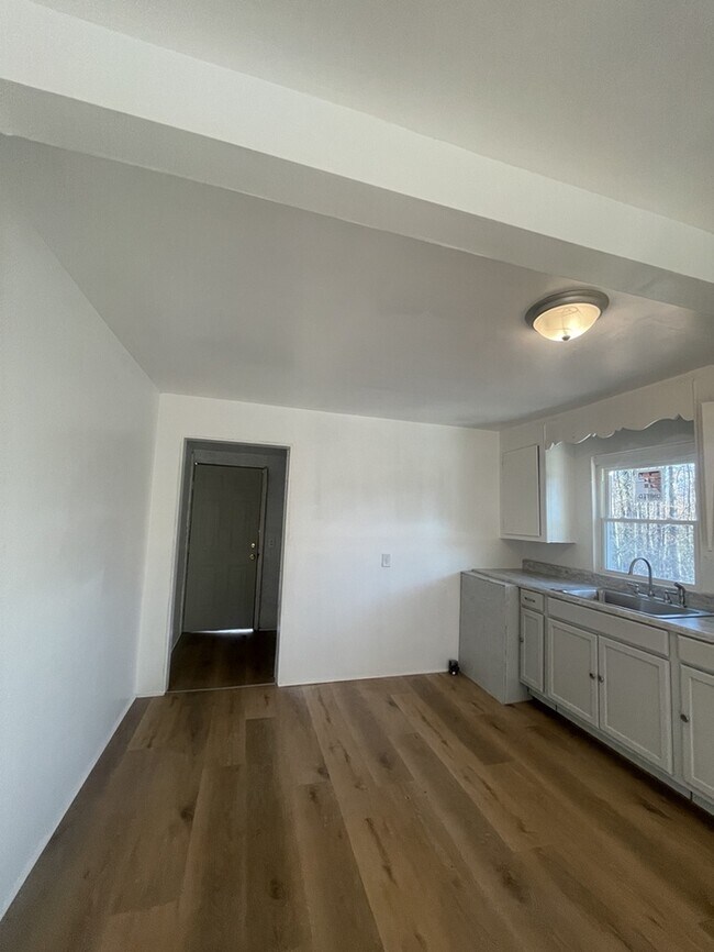 Building Photo - 220 Baker Cir