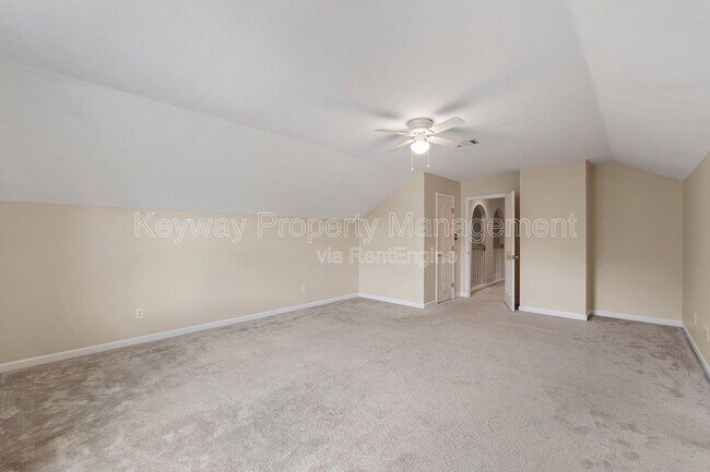 Building Photo - 4890 Somerset Dr