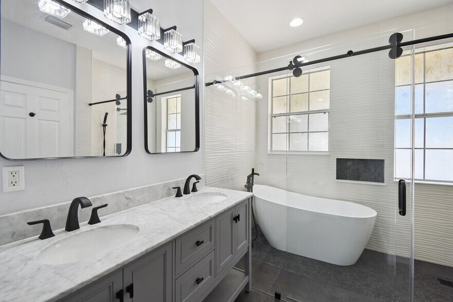 Building Photo - 531 Hedgewood Dr