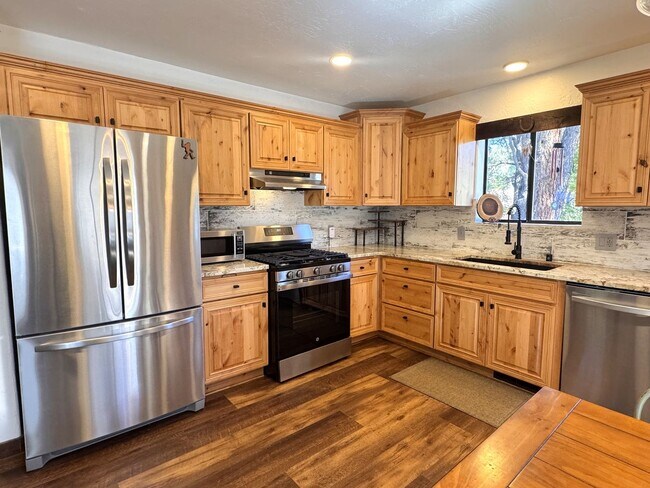 Building Photo - Charming 3-Bedroom, 2-Bath Home!