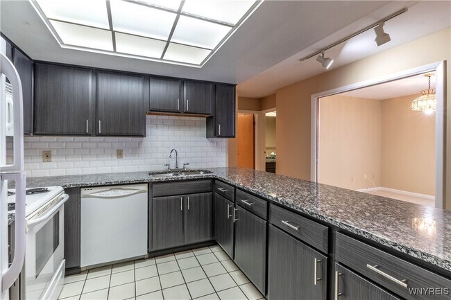 Building Photo - 1105 Youngs Rd