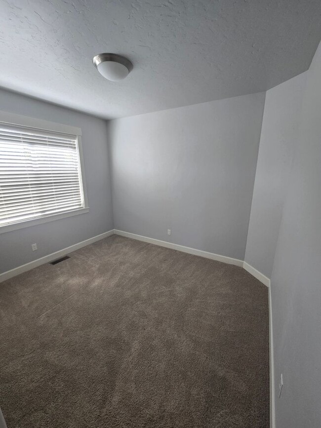 Building Photo - Beautiful Home with Comfort and Convenienc...