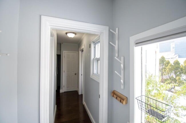 Building Photo - 25 Hillside Ave