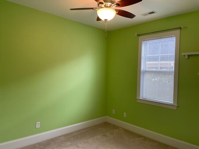 Building Photo - Beautiful 3 bedroom/2 bath home with sunroom and finished room over garage!