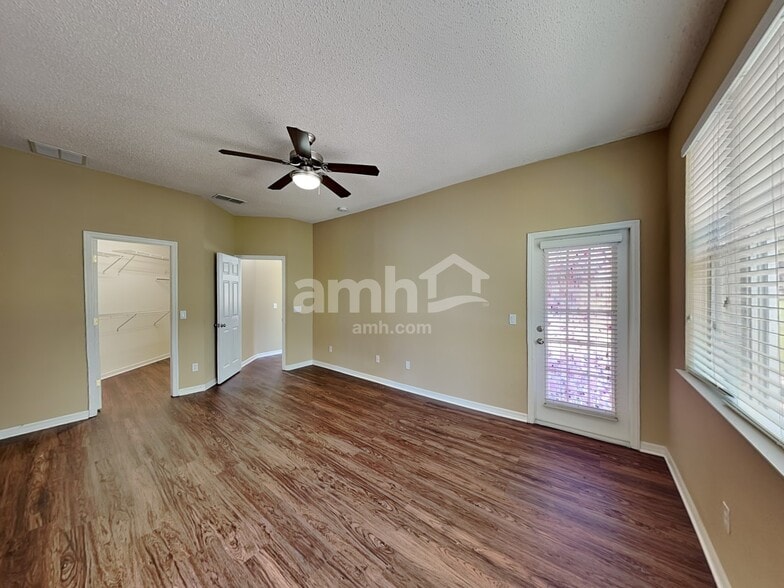 Building Photo - 1714 Cedar Lake Dr