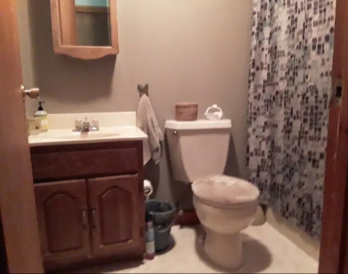 Upstairs shower - 64 Meredith St