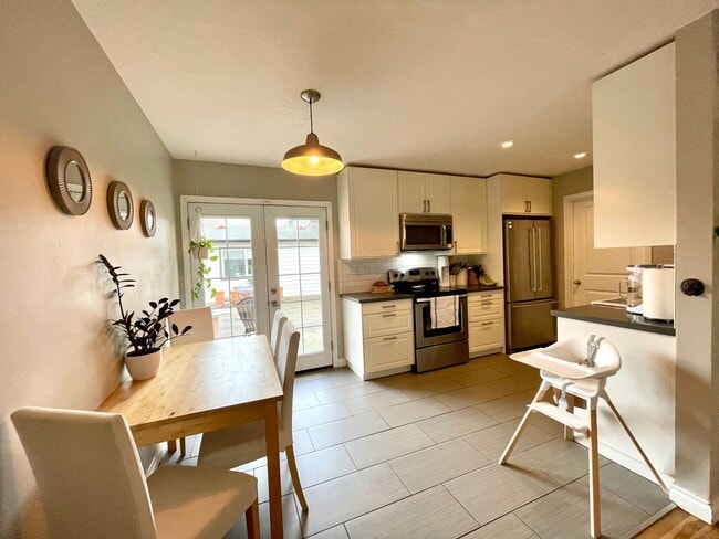 Building Photo - Charming 3Bed 2Bth Montavilla Neighborhood with Detached Additional Living Area and Backyard Grea...