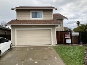 Building Photo - 354 Hazelnut Ln