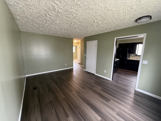 Building Photo - 122 Hathaway St