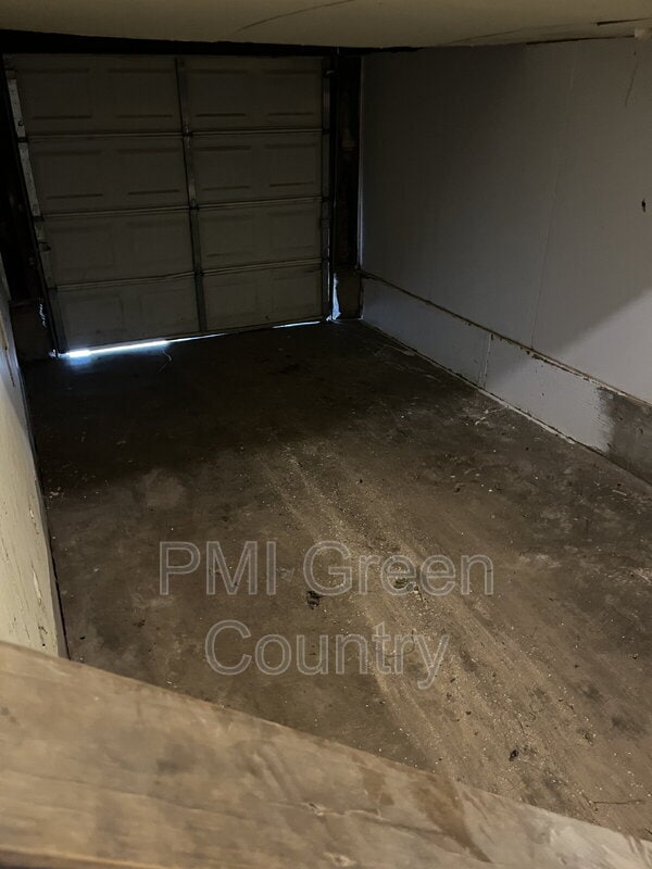 Building Photo - 1547 E 51st St N