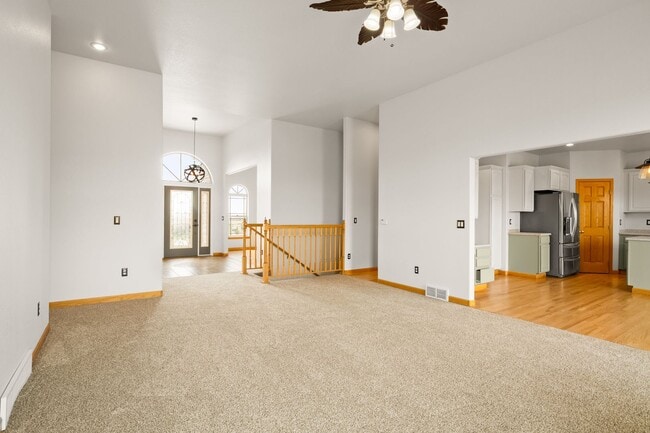 Building Photo - Executive 3-Bed Ranch Main Level - Private...