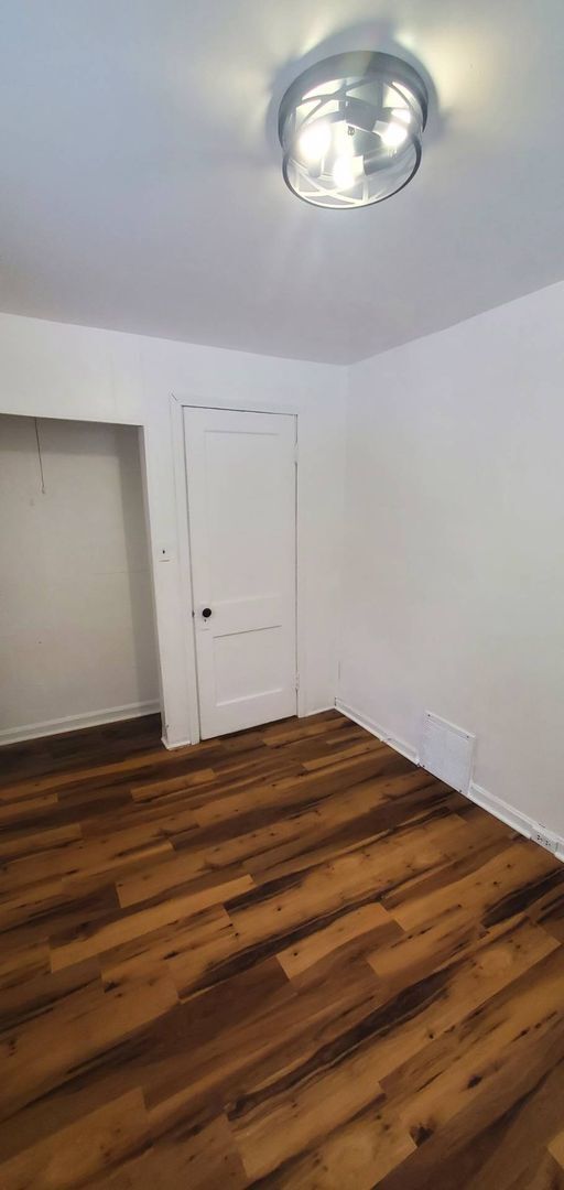 Building Photo - Charming 2-Bedroom Property in Prime Location