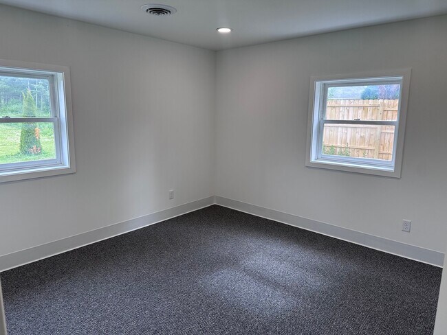 Building Photo - 6714 W Mequon Rd