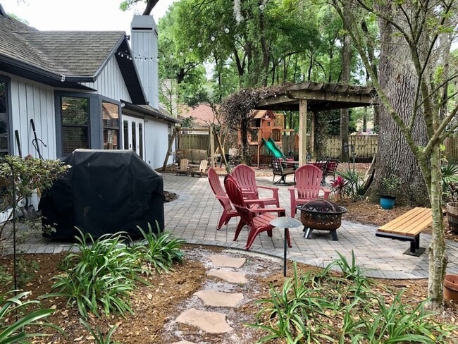 Building Photo - Beautifully Renovated Home in The Reserve!
