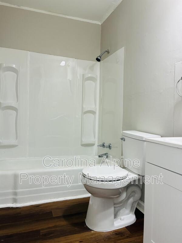 Building Photo - 309 E Gibbs St