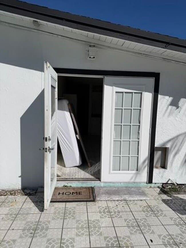 Building Photo - 1014 W Drew St