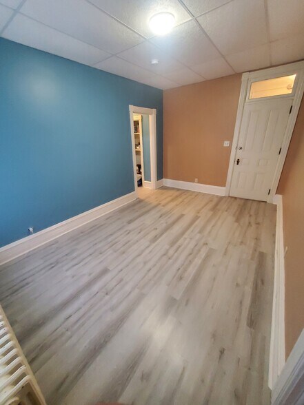 Living rm - 364 N York St