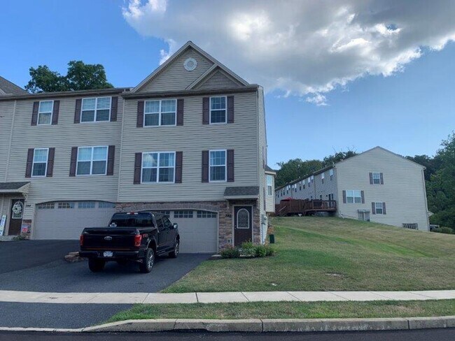 Primary Photo - 346 Weatherstone Dr