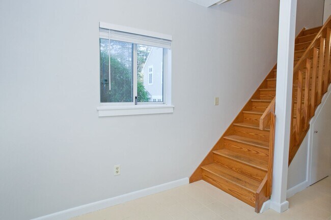 Building Photo - Stratton Forest Condo