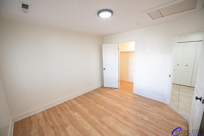 Building Photo - Beautiful & Spacious 2B2b Condo in Great N...