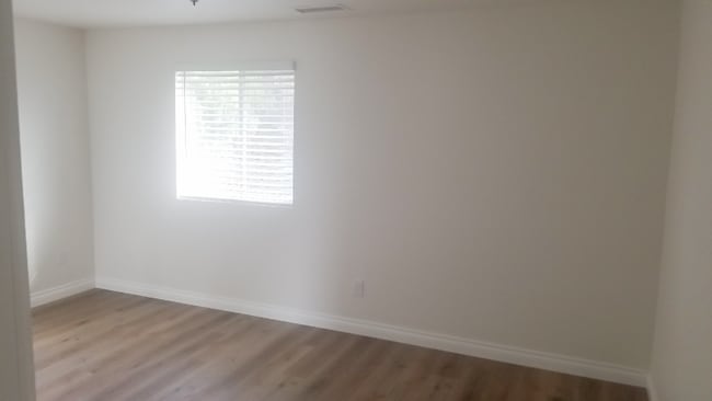 Building Photo - 812 N Main St