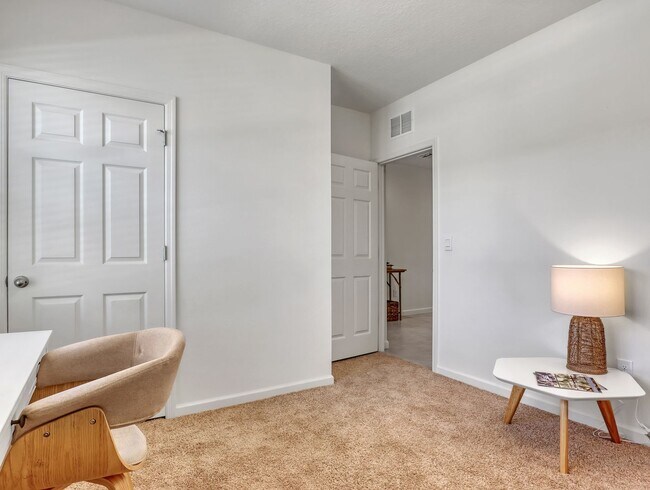 Building Photo - 7418 Tourmaline Dr