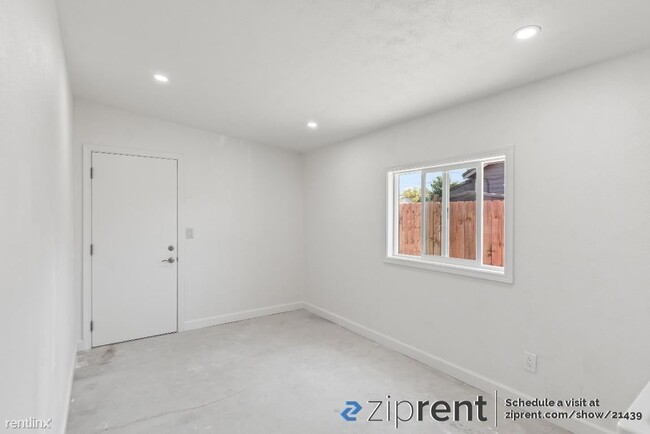 Building Photo - 2 br, 1 bath House - 24770 Soto Road, Hayw...