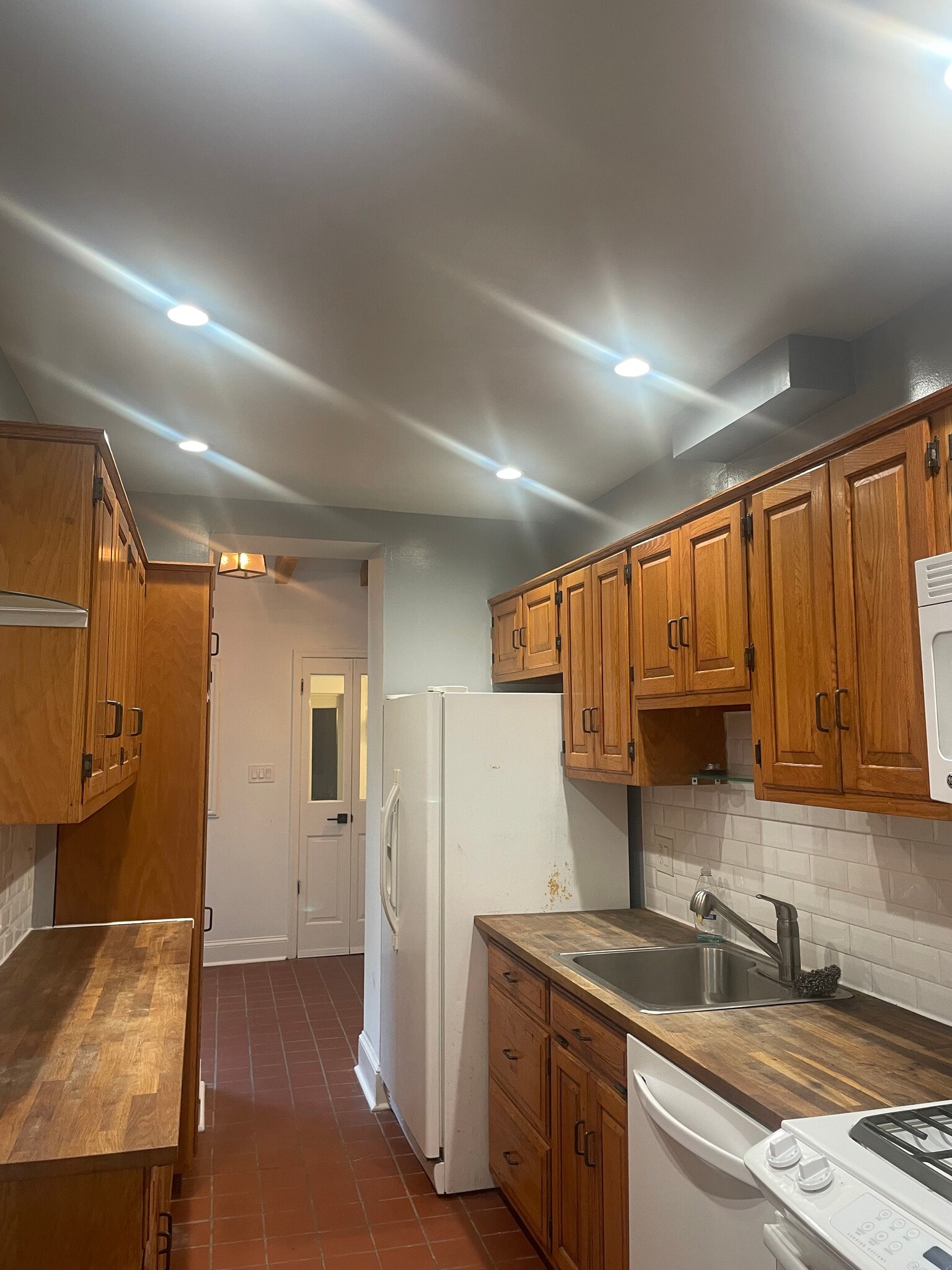 Building Photo - 704 S Bethel St