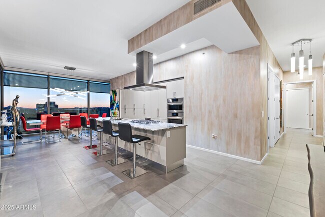 Building Photo - 7180 E Kierland Blvd