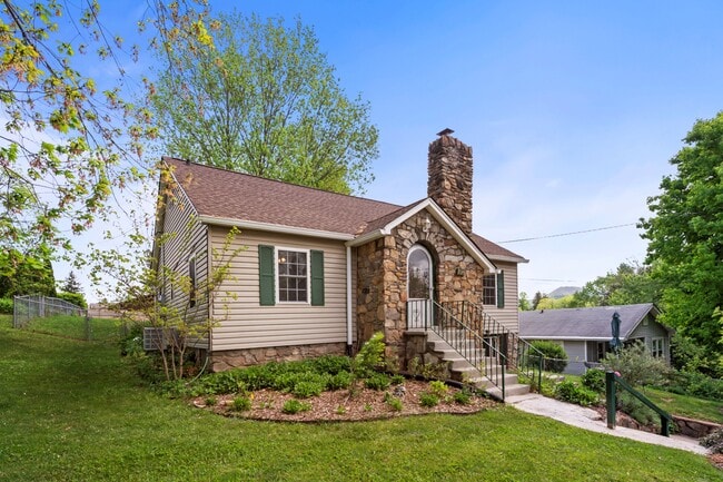 Primary Photo - 108 Patton Ave