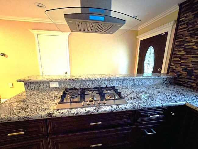 Building Photo - Coming soon! 3 bed, 2 Bath in centrally located community of Redlands