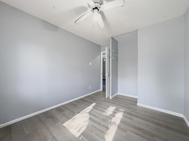 Building Photo - 836 Eastmont Dr
