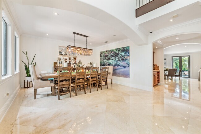 Building Photo - 5621 SW 68th Ct